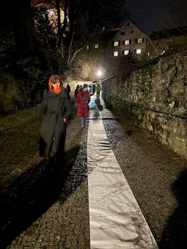 0450, Performance, "Das Geheimnis unter Dir", Zeichnung, 280 Meter, 2025